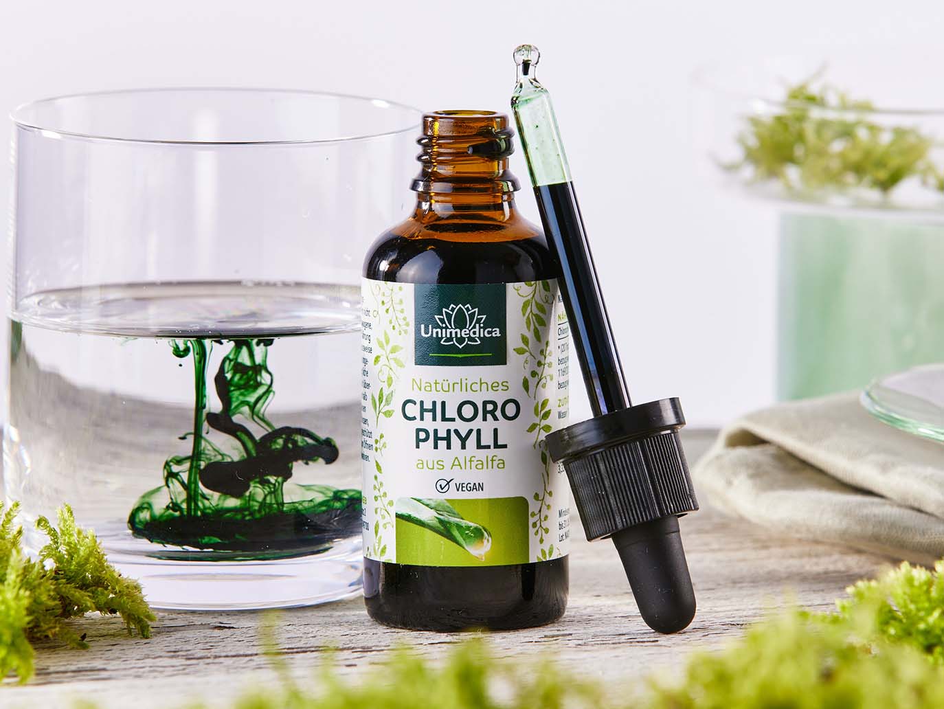 Chlorophyll Drops from Alfalfa - 200 mg per daily dose (3 x 20 drops) - 50 ml - from Unimedica