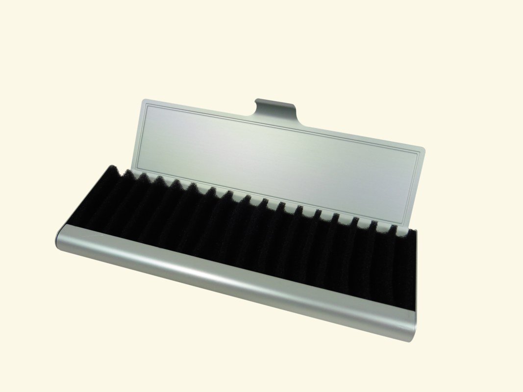 17 - Aluminium box without vials